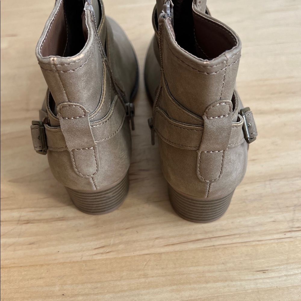 Children’s Place Tan Ankle Boots - Picture 4 of 5